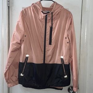 Womenswear’s lightweight Jacket